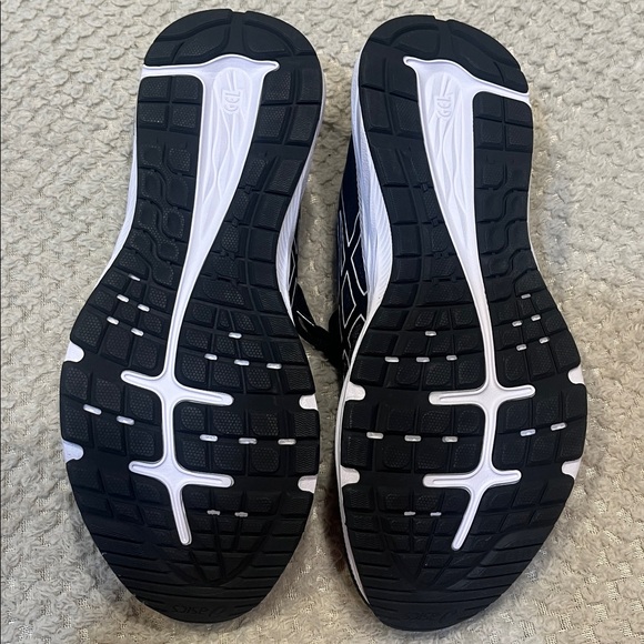 ASICS GEL-Excite 7 running shoes. Size 9. Excellent condition. - Picture 3 of 4
